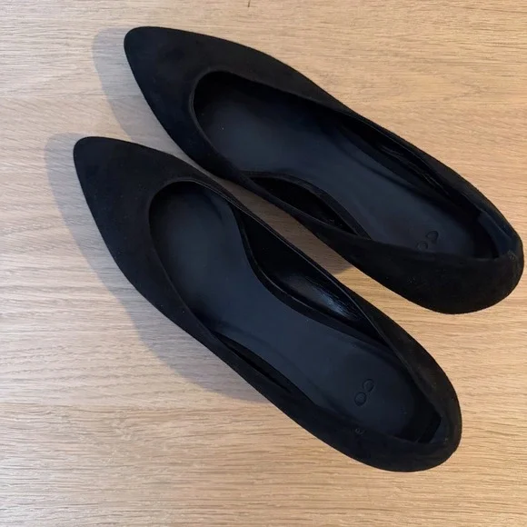 $895 NWOT CO Made in Italy Black Suede Pointed Toe Kitten Heel Pumps Size 39.5